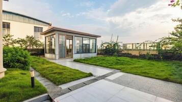 المنشأة من الخارج