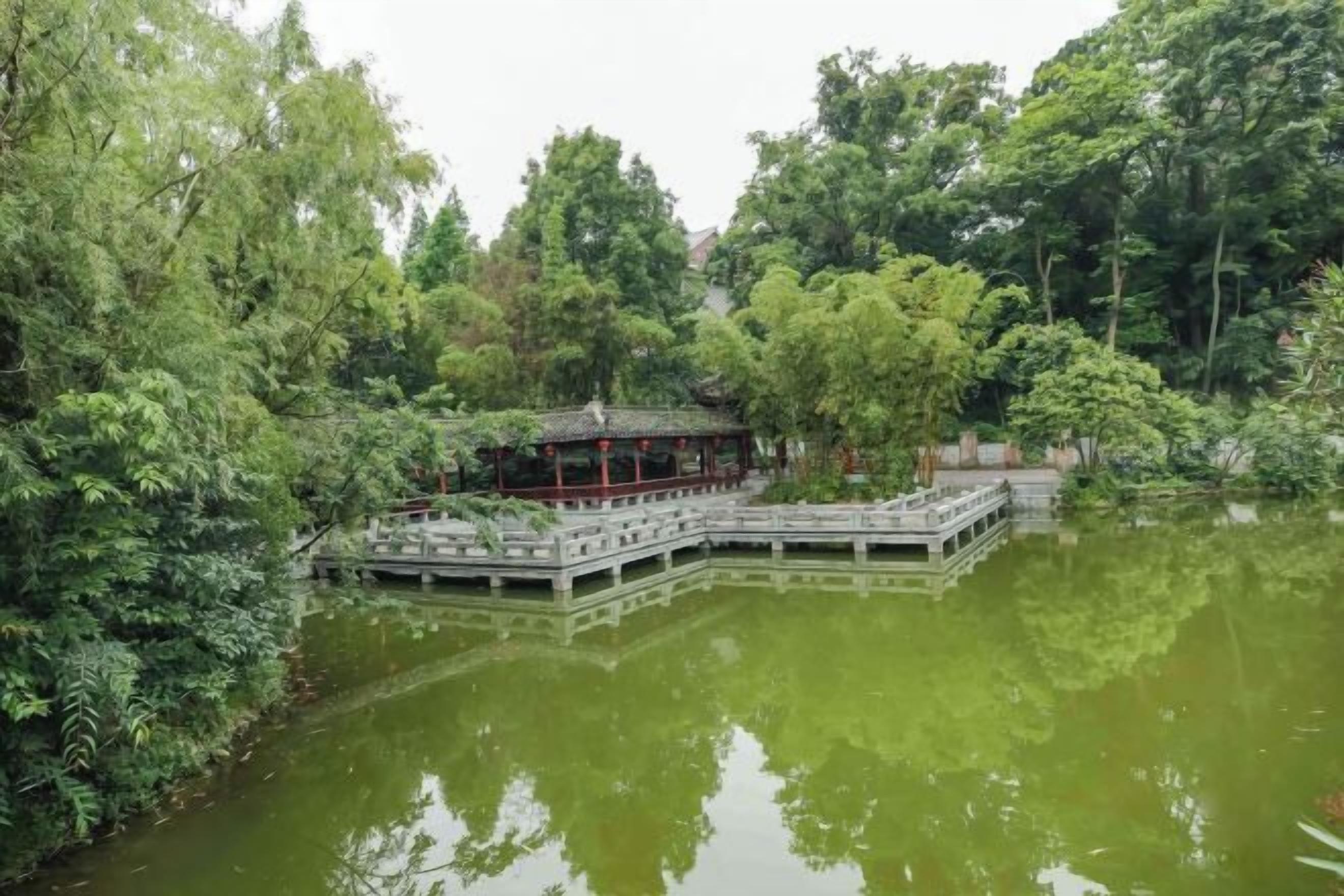 المنطقة المحيطة بالمنشأة