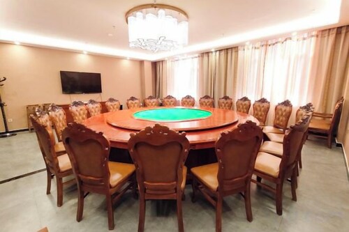 Yixin Hotel