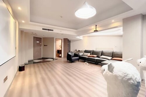 Xiangjun Hotel, Shuangfeng County