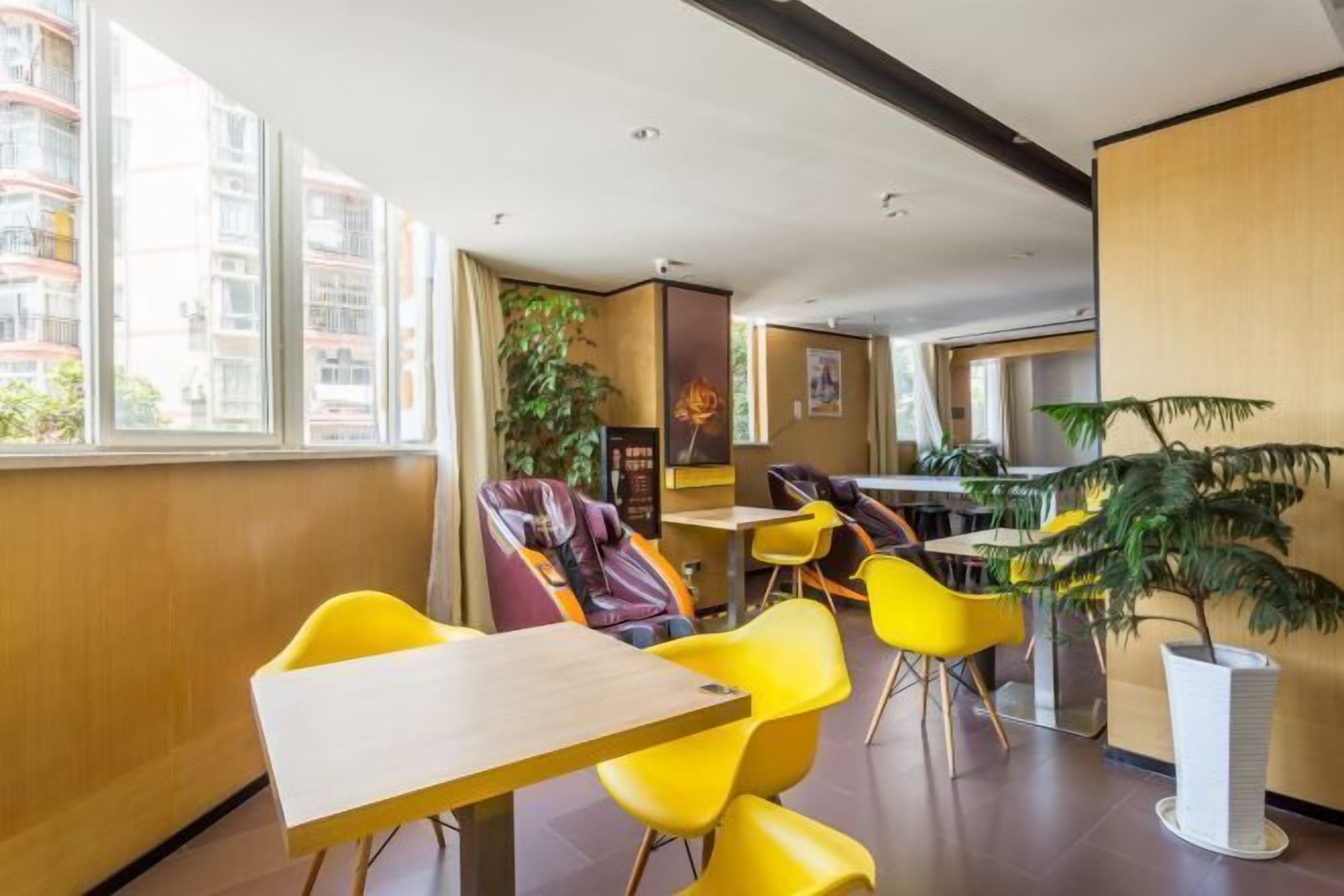 المنشأة من الداخل