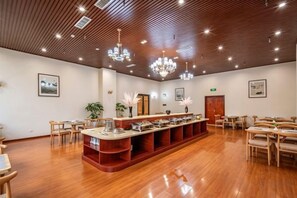A spacious room with a wooden floor, a reception desk, and multiple seating areas. - Hongyuehu Hotel (Luliang)