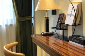 A wooden desk with a lamp, a book stand, and a box. - Yoron Hotel (Nanchang County)