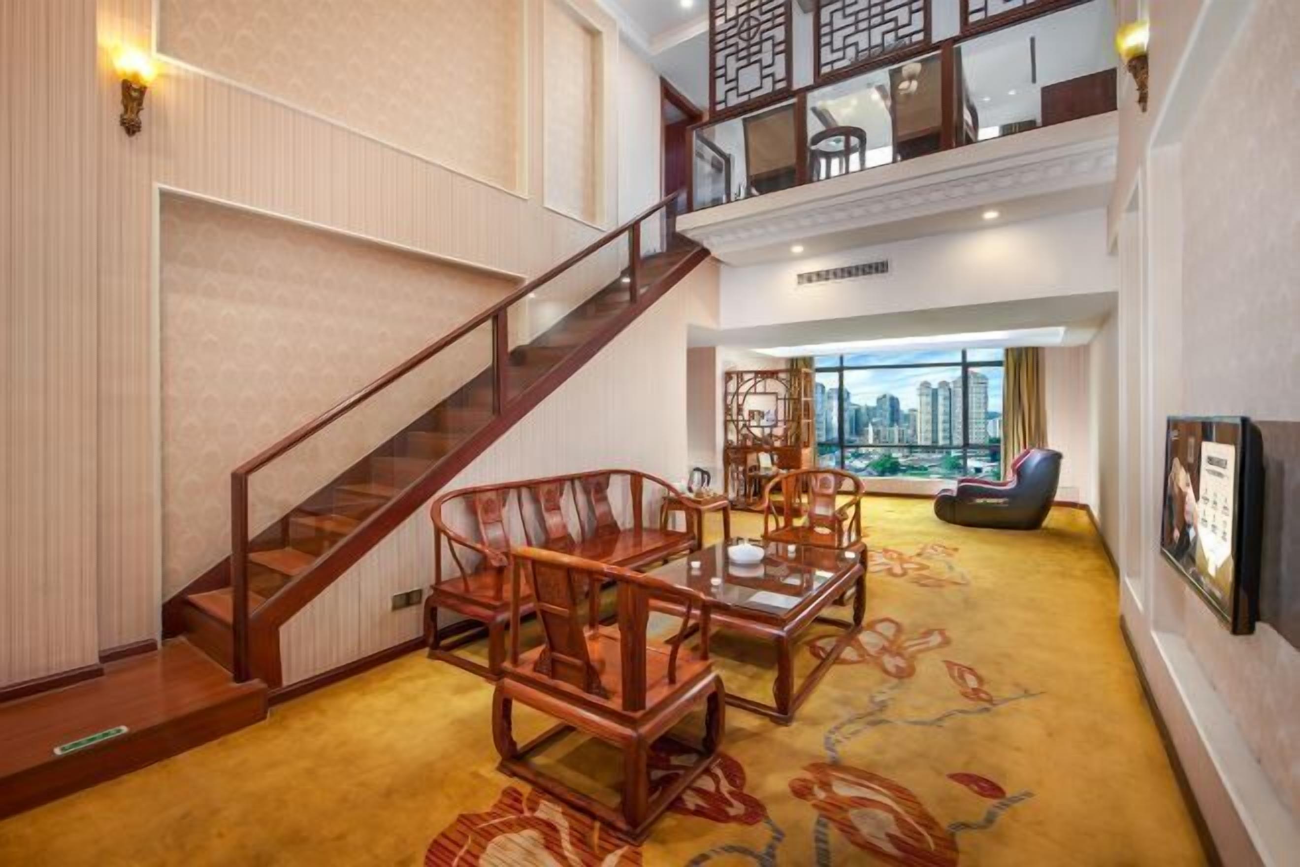 Työpöytä, kannettavalle tietokoneelle sopiva työtila, ilmainen Wi-Fi