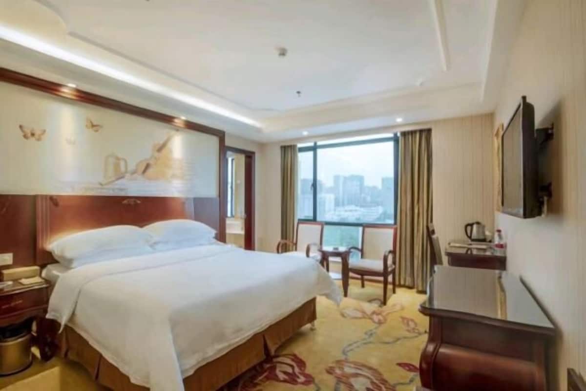 Skrivbord, arbetsyta för laptop och gratis wi-fi