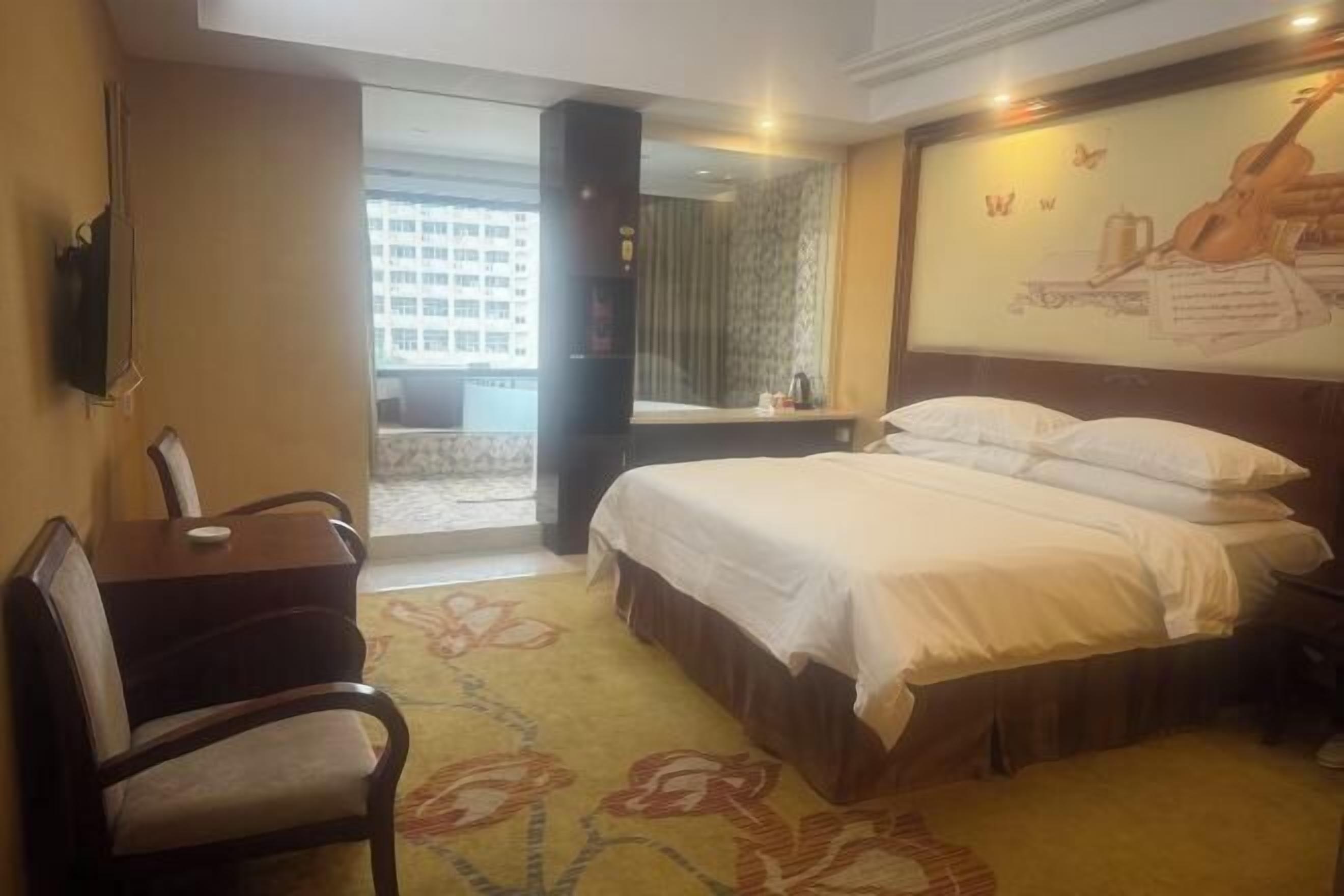 Skrivebord, skrivebord for bærbar PC og wi-fi (inkludert)