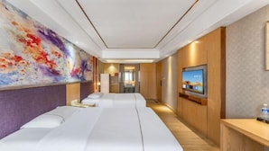A hotel room with a large bed, a television, and a reception desk. - Foshan Star Hotel (Huili Plaza Store) (Foshan)