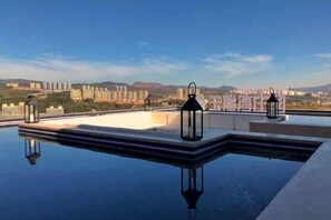 Outdoor pool - U-house Villa Hotel (Anning)