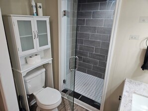 Shower, hair dryer, towels, soap - Suite: King Bed, Bunks, Kitchenette (Marietta)