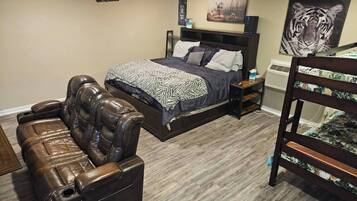 4 bedrooms, iron/ironing board, WiFi, bed sheets