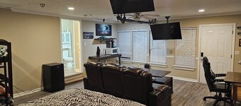 Suite: King Bed, Bunks, Kitchenette