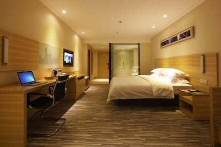 Room. City Comfort Inn (Sports Square)