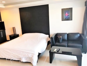 Condo, 1 Bedroom, Smoking, Balcony | 1 bedroom - Large Studio With Balcony - TW Platinum Suites, Jomtien (Pattaya)
