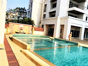 Apartamento, 1 habitación, fumadores, balcón | Piscina | Una piscina al aire libre