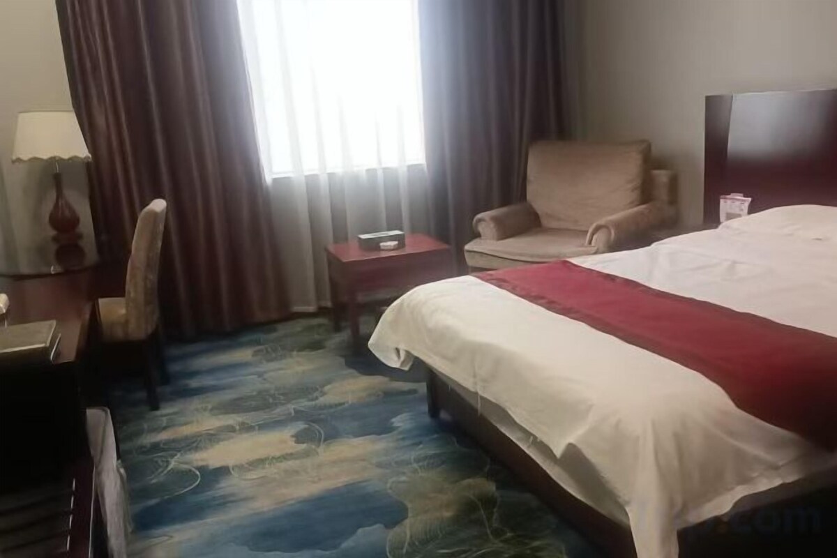 Basic Queen Room