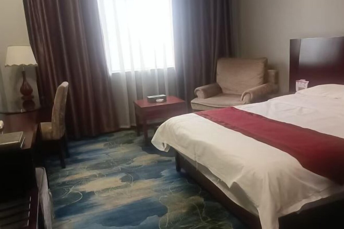 Basic Queen Room
