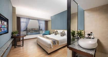 Yiyuan Lanbao Hotel
