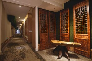 Unclassified image, 4 of 28, button - Xinyulong Inn (Wuzhou)