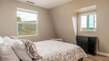 3 bedrooms, iron/ironing board, travel crib, WiFi