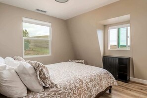 3 habitaciones, tabla de planchar con plancha, cuna de viaje y wifi 