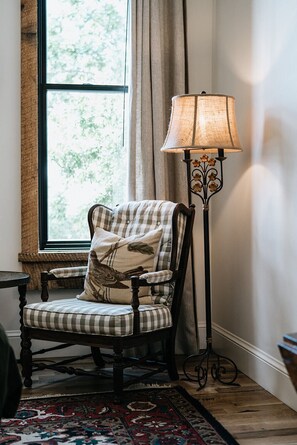 經典客房 | 高級寢具、羽絨被、記憶棉床墊、房內夾萬