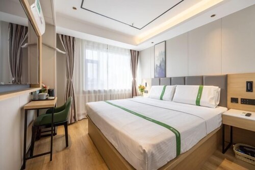 GreenTree Inn Express (Shenyang Tiexi District Glide Subway station)
