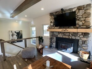 Smart TV, fireplace