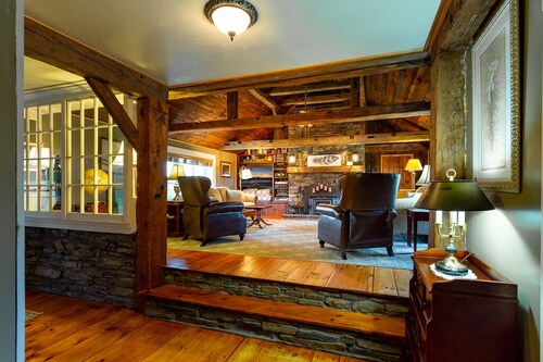 Your peaceful, private retreat, PERFECT FOR READAWAYS! Incredible views!