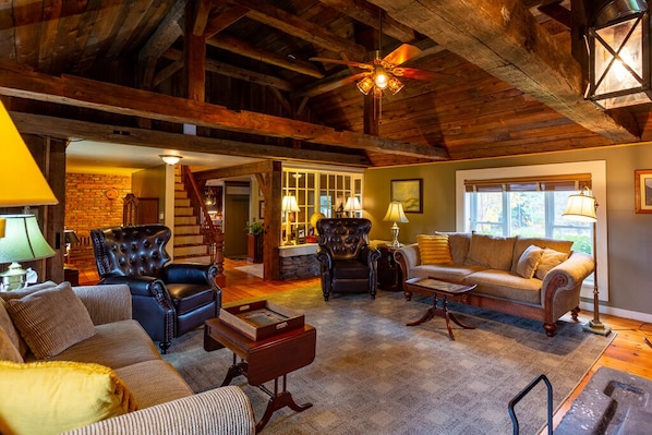 Smart TV, fireplace, DVD player, books