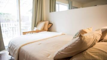 4 bedrooms, desk, free WiFi, bed sheets