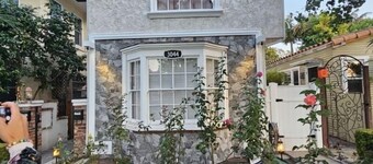 Cute Tropical Beach Studio Walk to Ocean and All!