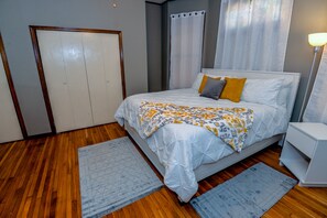 2 quartos, ferros/tábuas de passar roupa, Wi-Fi de cortesia