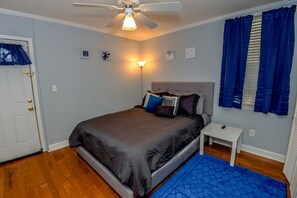 2 slaapkamers, een strijkplank/strijkijzer, gratis wifi, beddengoed