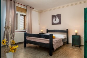 3 Schlafzimmer, Zimmersafe, Schreibtisch, BĂŒgeleisen/BĂŒgelbrett