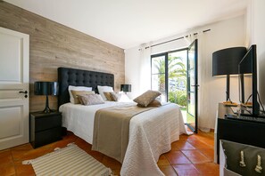 5 bedrooms, iron/ironing board, WiFi
