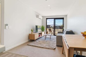TV - Toru Executive Apartment (Queenstown)