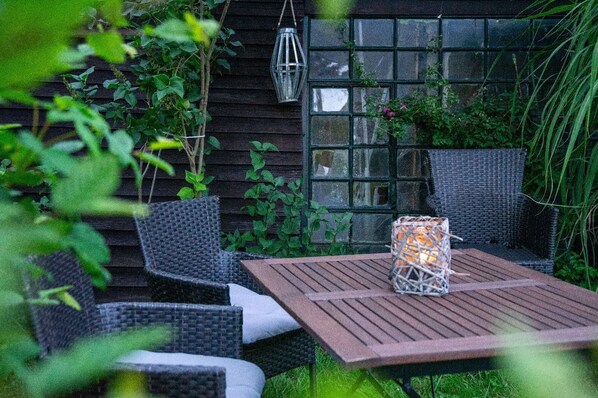 Outdoor dining - Lovingly renovated half-timbered apartment in a fantastic location - apartment with e-charging station (Bad Harzburg)