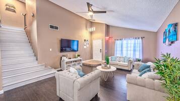 Smart TV, videojuegos, futbolito, libros