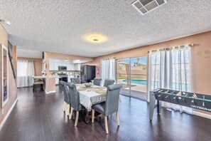 Dining - ☀ Luxury Family Vacation! Mini Golf - Heated Pool and Spa - RV Parking (Henderson)
