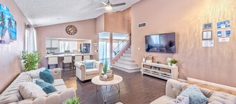 ☀ Luxury Family Vacation! Mini Golf - Heated Pool and Spa - RV Parking