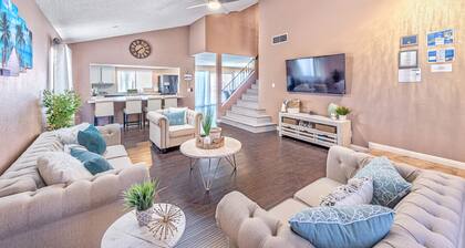 ☀ Luxury Family Vacation! Mini Golf - Heated Pool and Spa - RV Parking