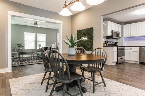 Insta-Worthy Midtown Private 3 Bedroom Home
