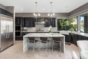 Fridge, microwave, oven, stovetop - 'Villa Del Sol' 3 suites, pool, spa, firepit (La Quinta)