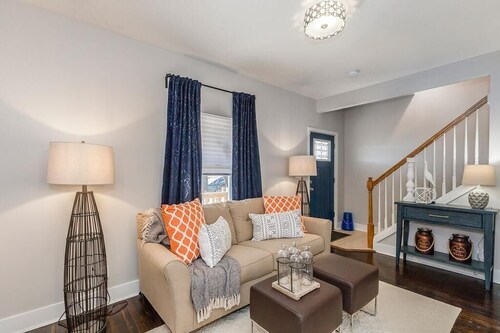 Hillside Haven 5min to Plaza/Museums/Parks