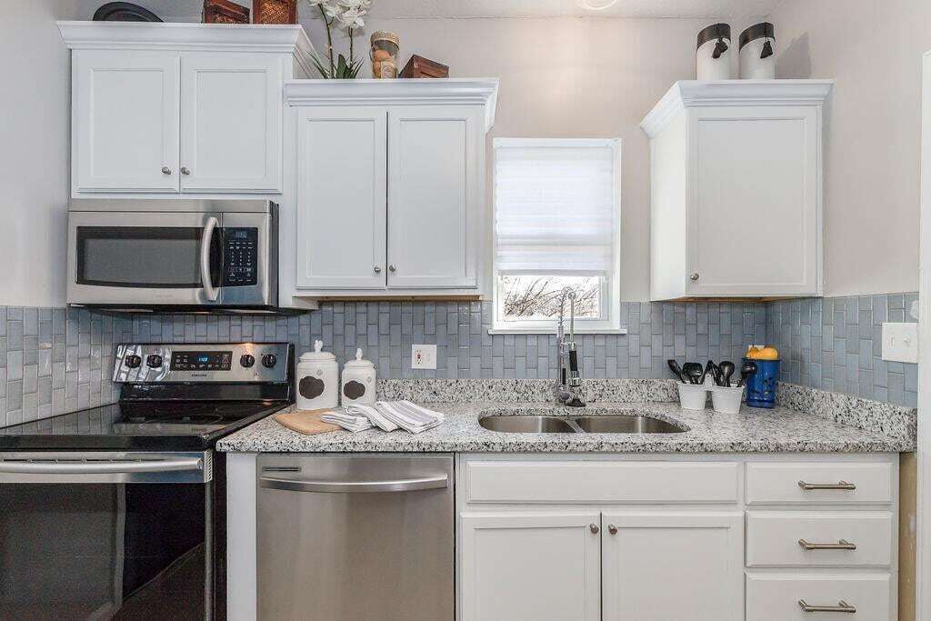 冰箱、微波炉、烤箱、炉灶