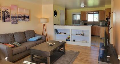 Cozy SLC 2BR/1BA, Full Kitchen, Dog Friendly, Large Yard 🐶, Easy Canyon Access!