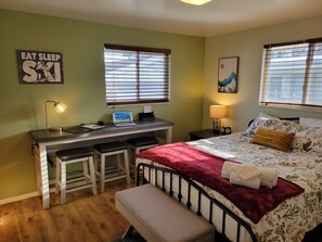 3 bedrooms, desk, iron/ironing board, free WiFi