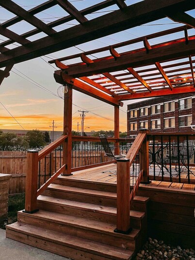 Backyard Oasis - FIRE PIT - Walk to Brewery/Coffee