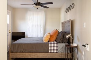 1 bedroom, desk, iron/ironing board, free WiFi