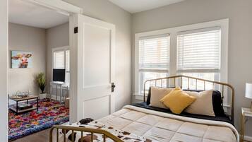 3 Schlafzimmer, Schreibtisch, Bügeleisen/Bügelbrett, kostenloses WLAN